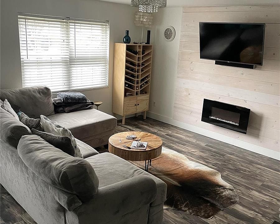 1st image of 1065 Pinegate Dr