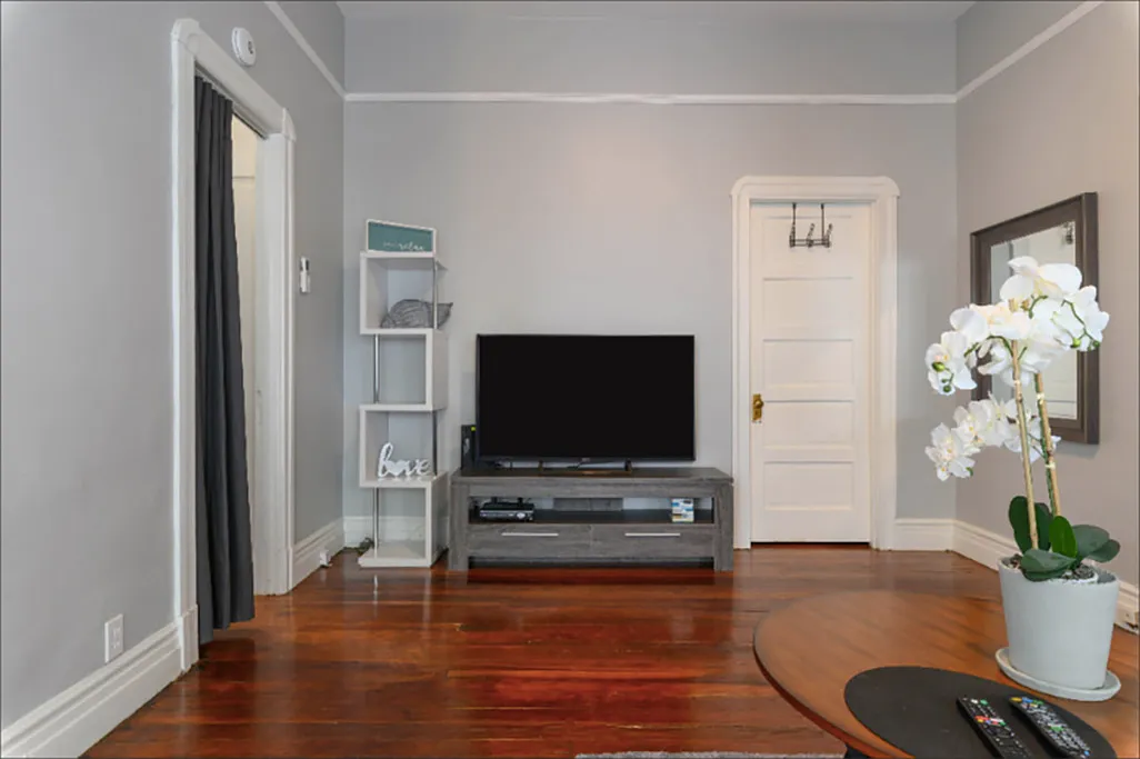731 S Marengo Ave — Photo 4