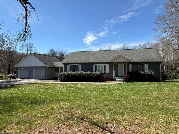 308 Berry Mountain Dr, Wilkesboro, NC 28697