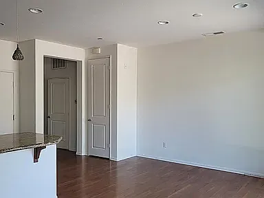 3 bed, 2.5 bath, 1800 sqft, $1,700 — Photo 3