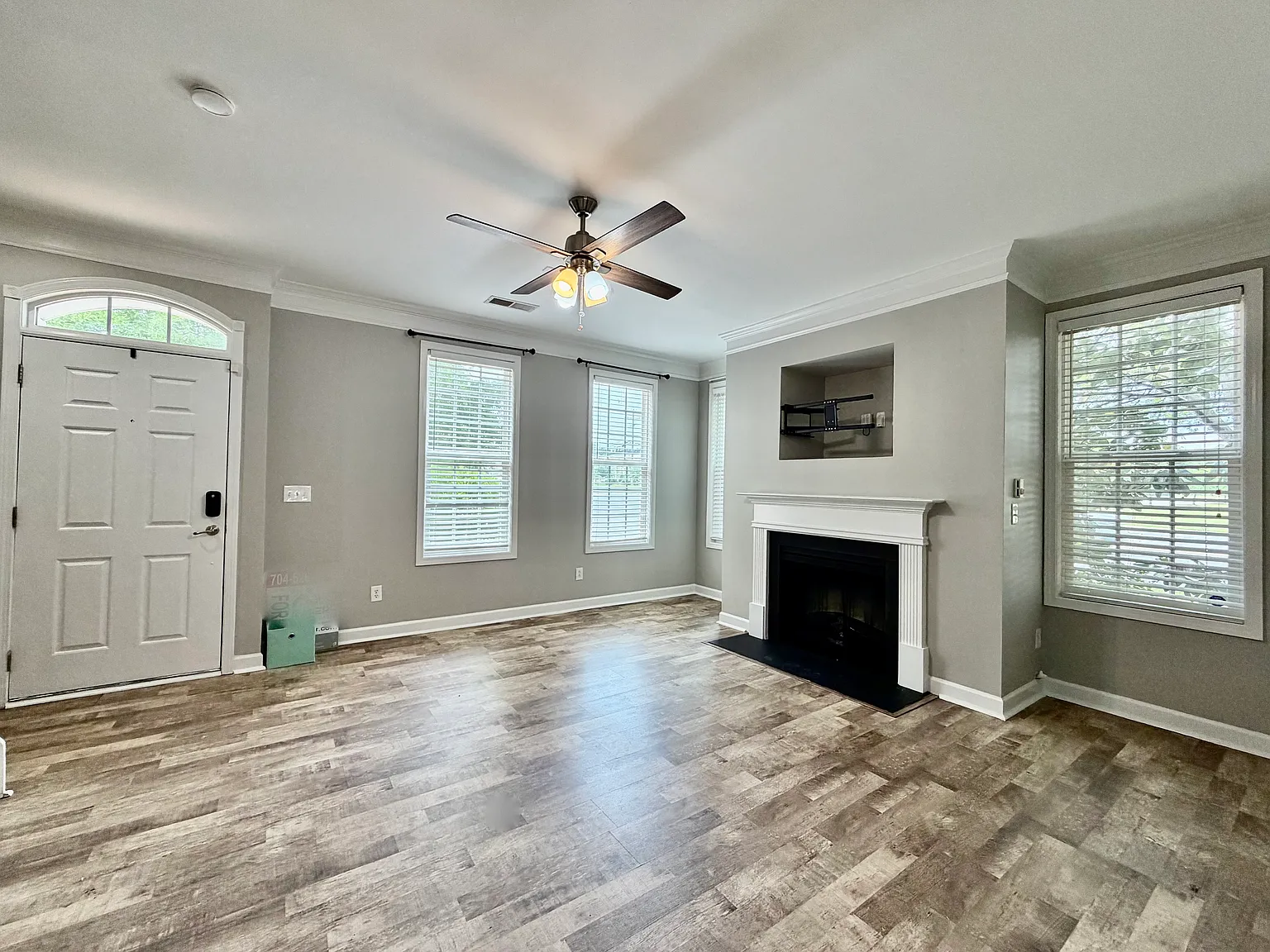 3 bed, 2.5 bath, 1365 sqft, $1,875 — Photo 4