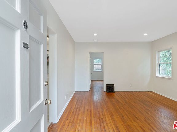 5th image of 2053 Lake Shore Ave