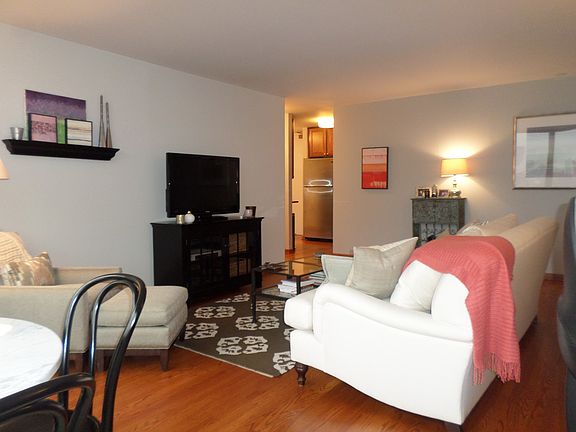 5th image of 2650 N Lakeview Ave APT 1207