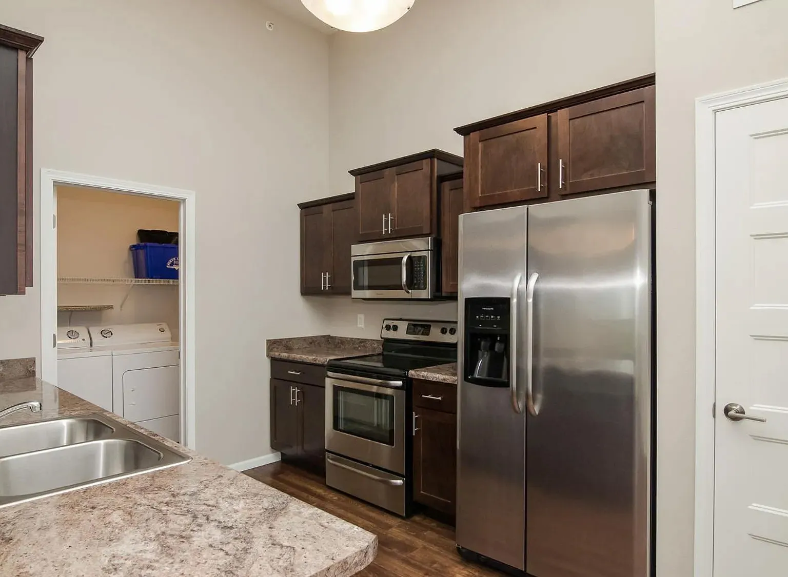 2 bed, 972 sqft, $1,395 — Photo 3