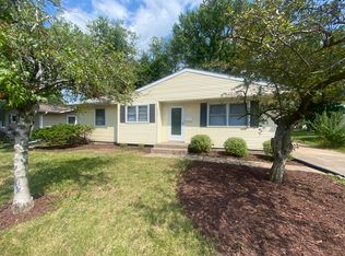 2429 Holly Dr, Bettendorf, IA 52722