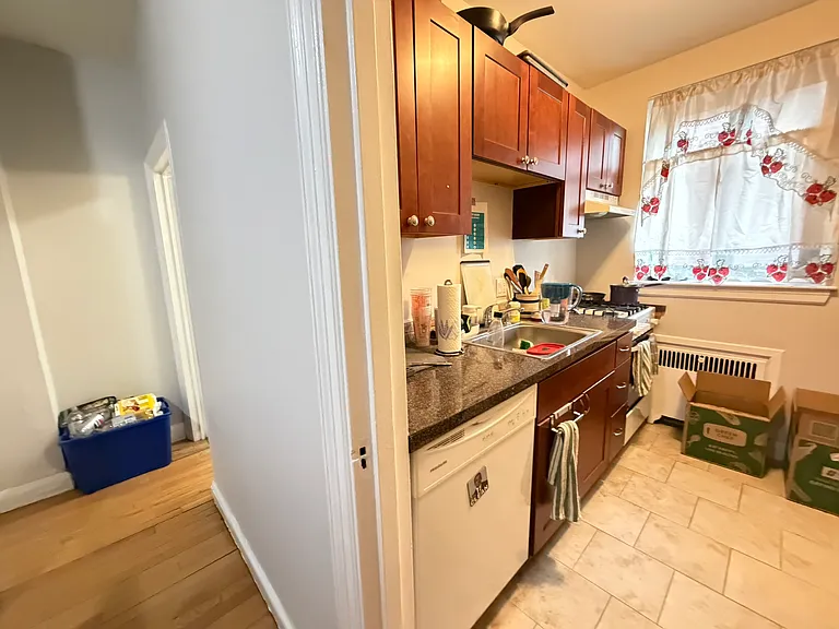 65 Strathmore Rd #2 — Photo 10