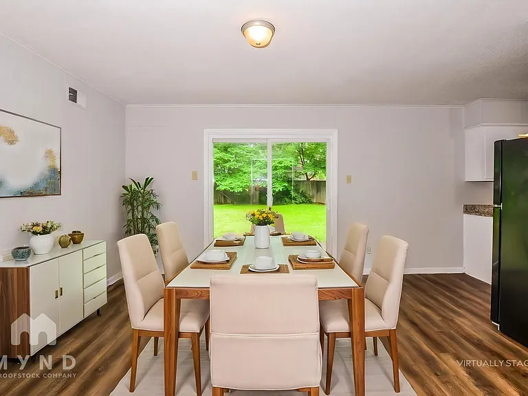 2593 Courtney Dr — Photo 3