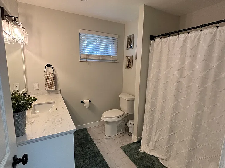 901 Briarwood Ln — Photo 8