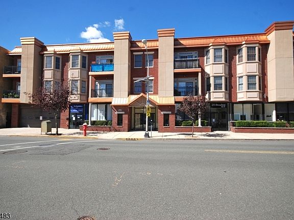 3rd image of 255 Broadway APT 202