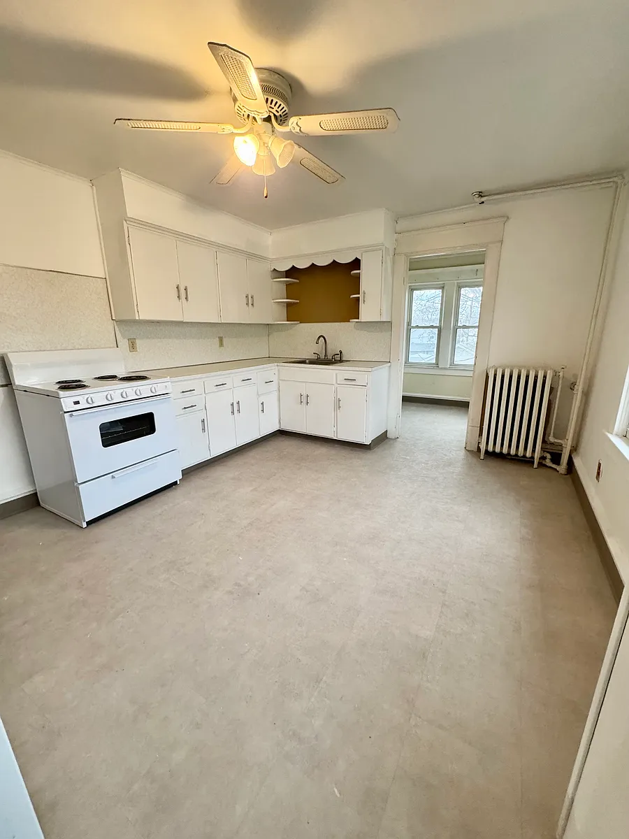 Building Photo - 210 E Thomas St #210