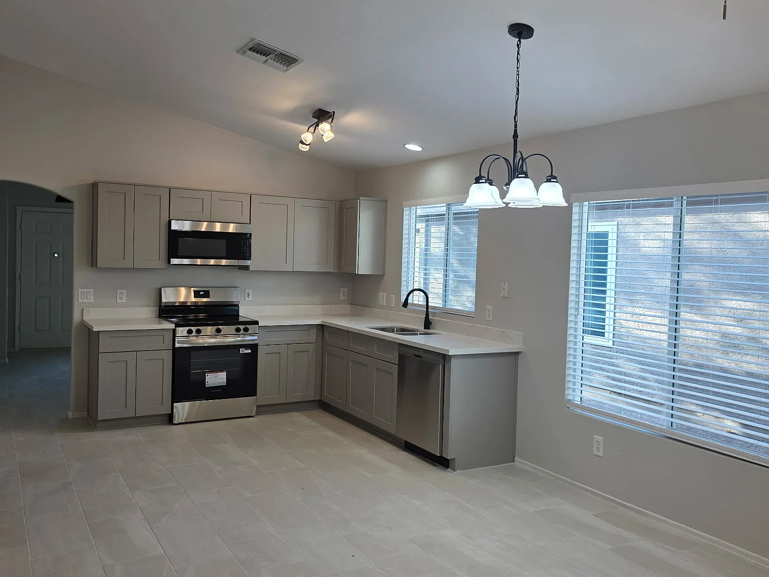 3 bed, 1238 sqft, $1,795 — Photo 4