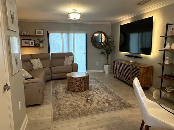 13675 SW 62nd St APT 104, Miami, FL 33183