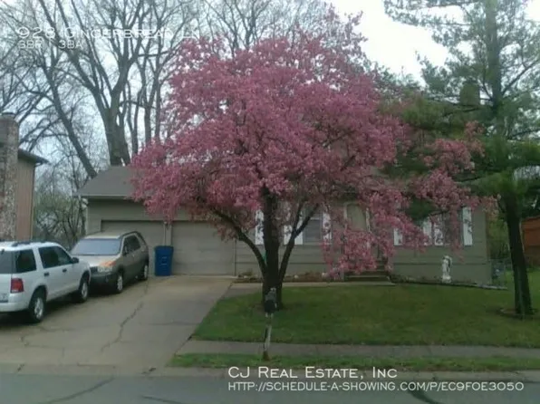 928 SE Gingerbread Ln, Blue Springs, MO 64014