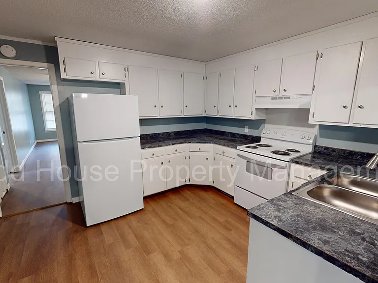 703 Simmons St — Photo 7