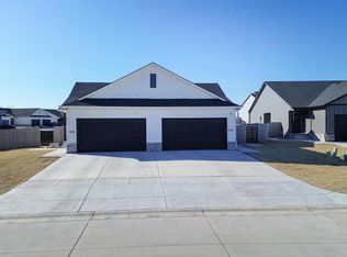 5333 Pinecrest Ct N, Wichita, KS 67220