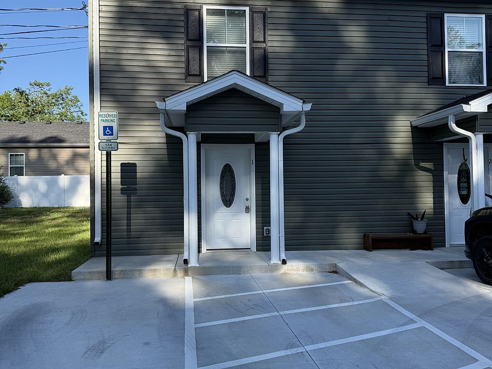 1st image of 517 Weaver St #1