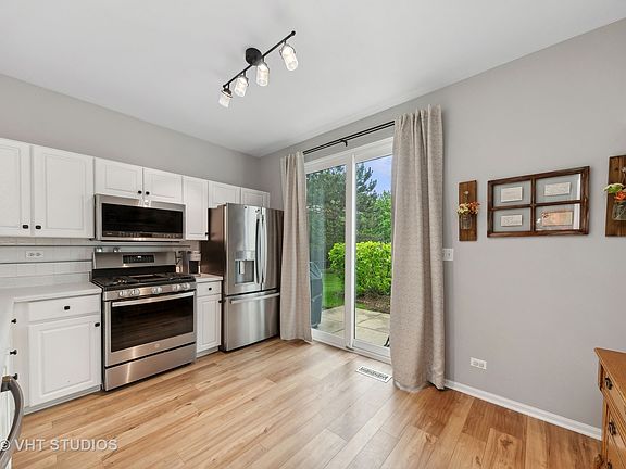 4th image of 1520 N Waterbury Cir #1520