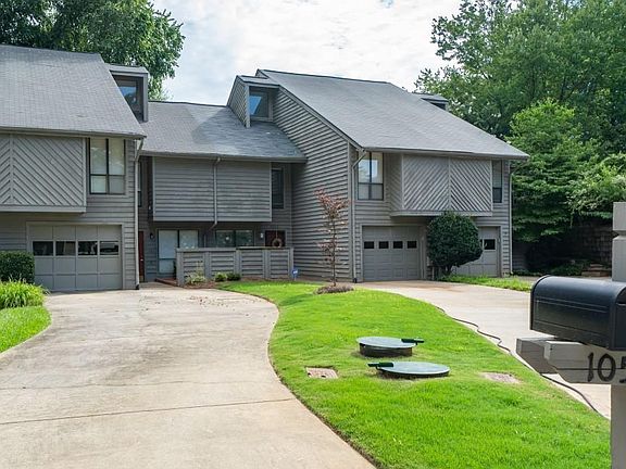 2nd image of 1052 Creatwood Cir SE