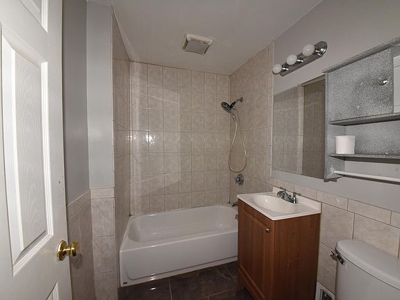 4th image of 129 Tolland St