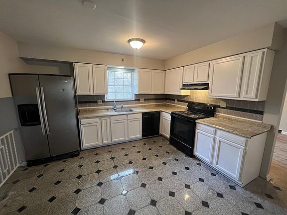 4th image of 1290 Knollwood Dr E