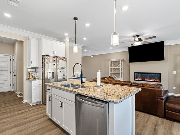 5th image of 62 Professional Pl