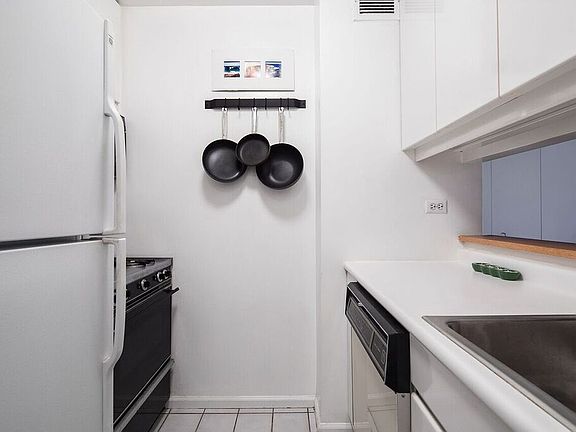 3rd image of 295 Greenwich St #5NN