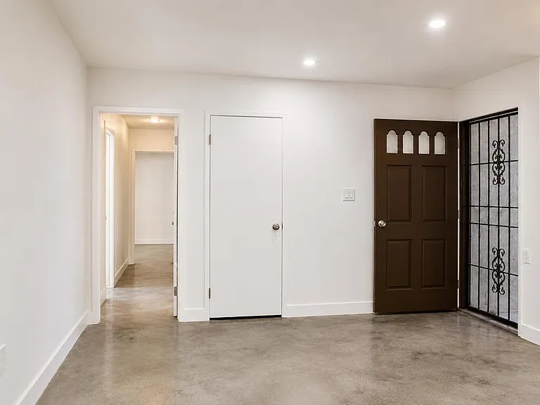 1135 Myra Ave — Photo 2