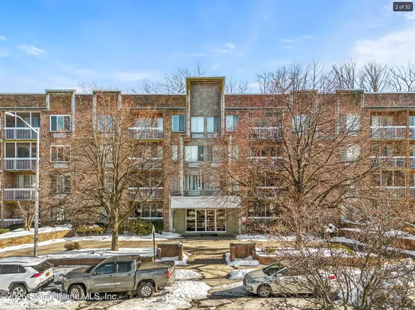 171 Wellington Ct, Staten Island, NY 10314