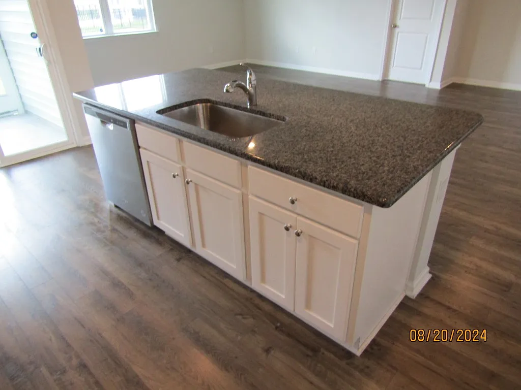 3 bed, 1481 sqft, $2,100 — Photo 3