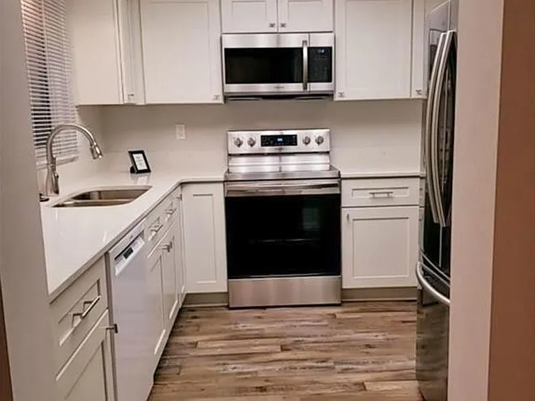 2422 Mendelssohn Ln #6 — Photo 1