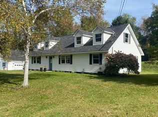 22 Mayflower Heights Dr, Oakland, ME 04963