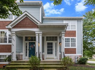 1631 Apple Tree Ln, West Chicago, IL 60185