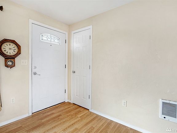 5th image of 404 McKenzie Ave SW