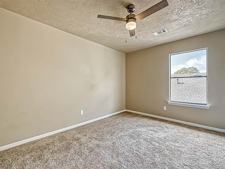 2478 Woodbury St — Photo 38