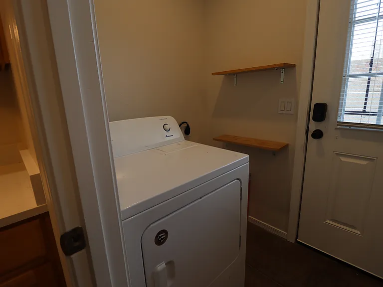 1020 E Silver St — Photo 38