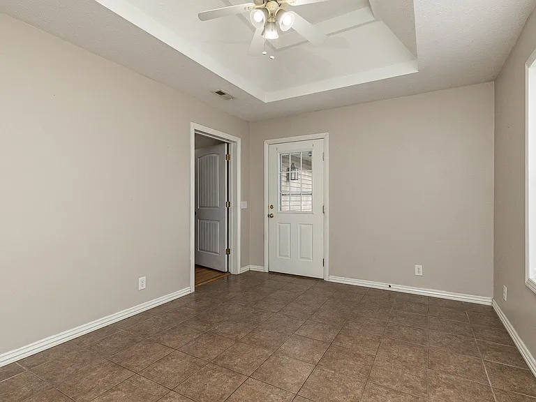 314 W Olive St — Photo 18