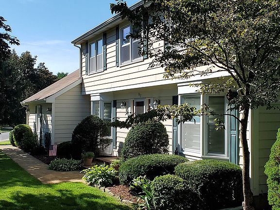 3rd image of 617 Hill Dr