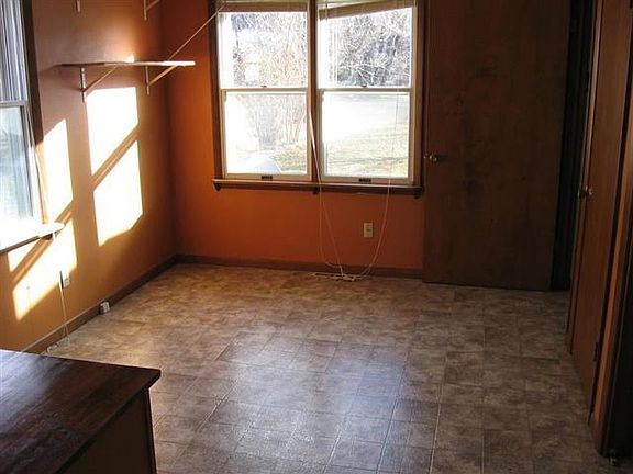 5th image of 107 E Seymour St