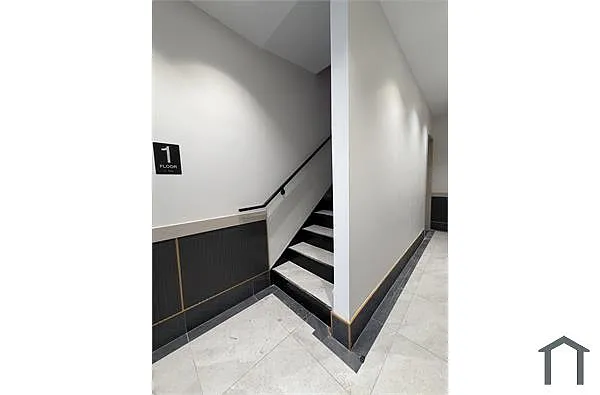 Building Photo - 286 Hawthorne Ave #1