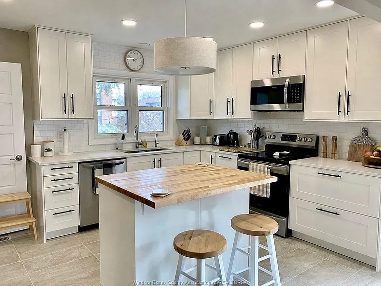 338 Barry Ave — Photo 6