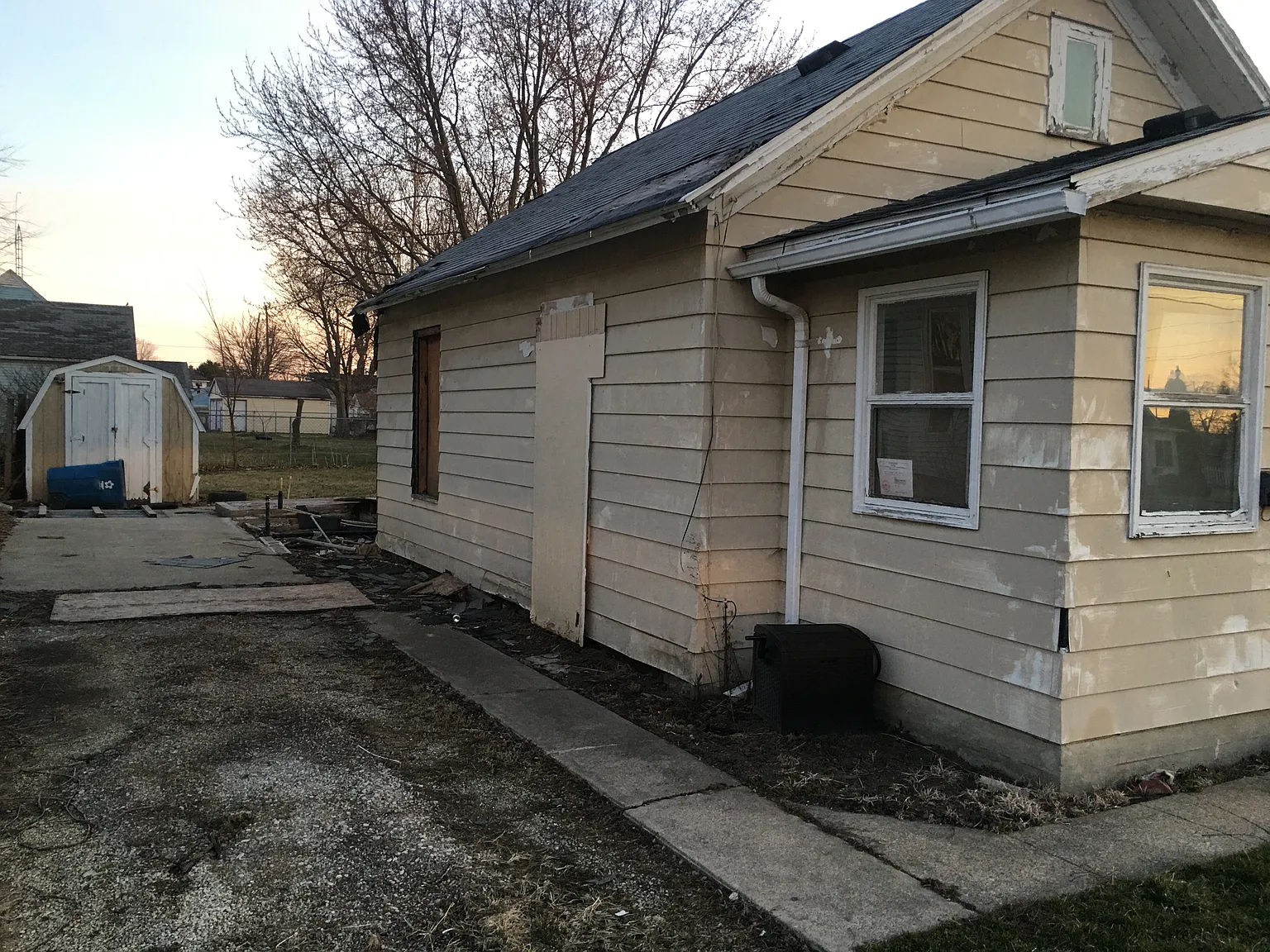 1405 E 3rd St photo 1