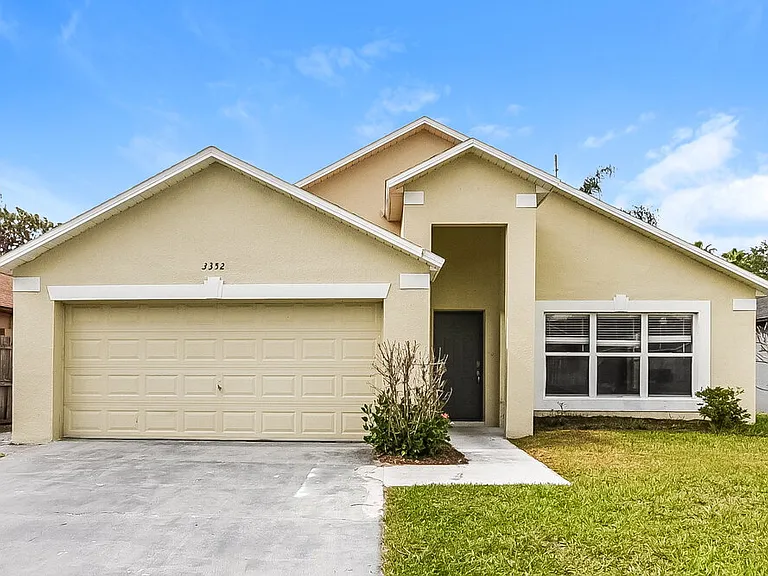 3352 Kelsey Ln — Photo 1