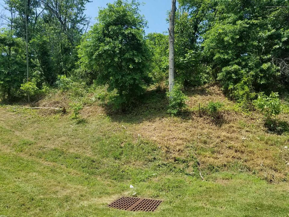 2nd image of 10 N Oak Ave