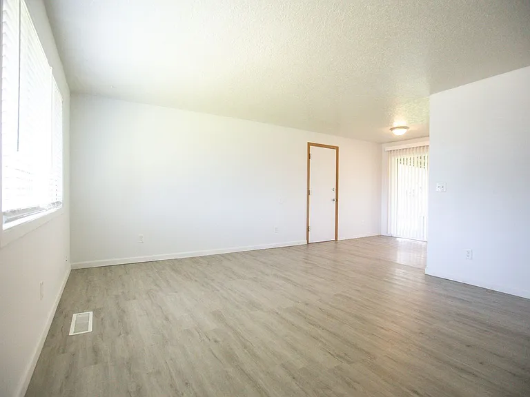 375 Sycamore Ave — Photo 3