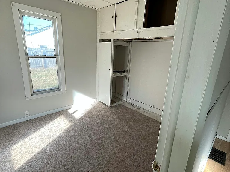 109 E Jackson St — Photo 9