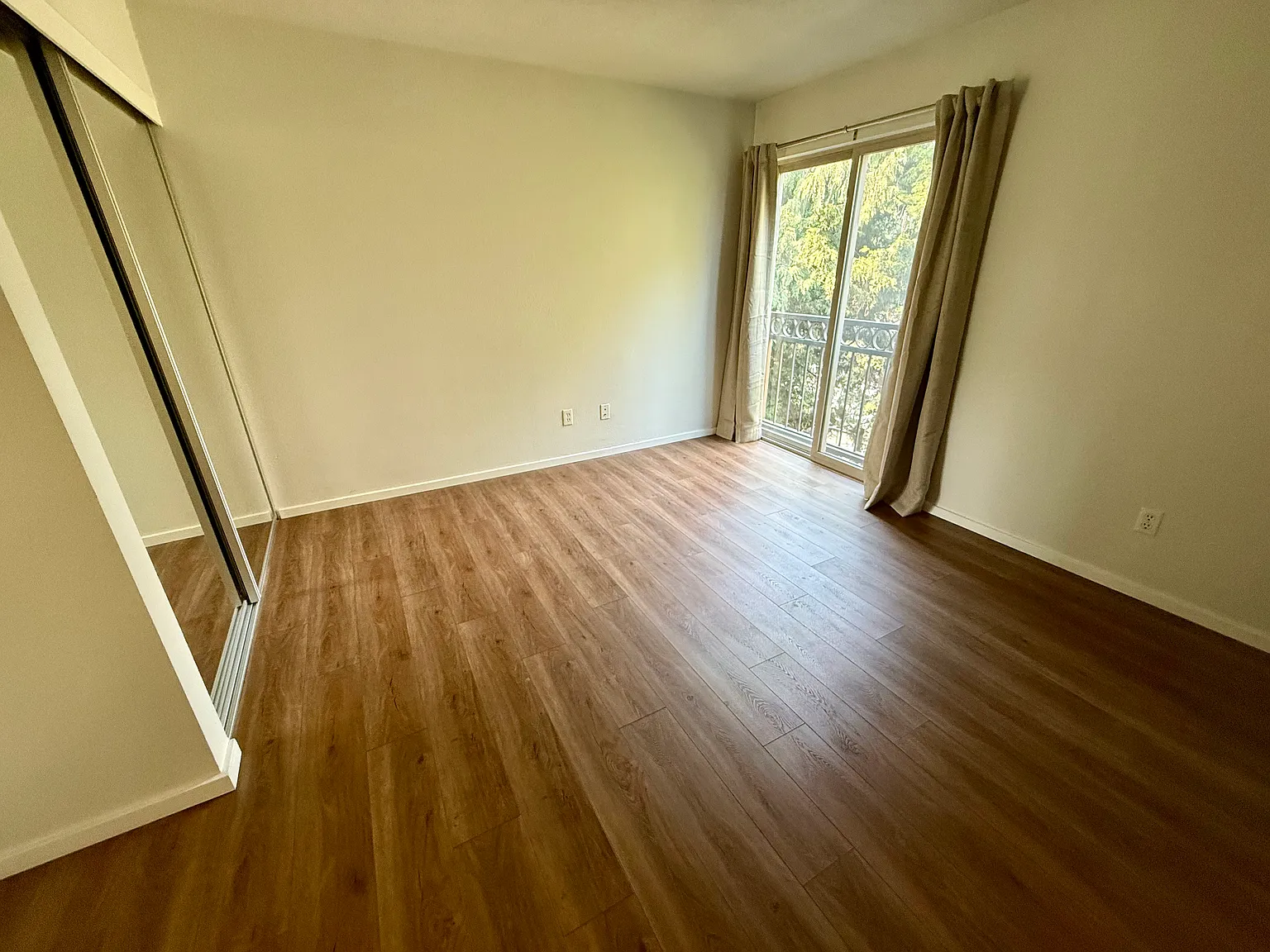 2 bed, 897 sqft, $2,195 — Photo 3