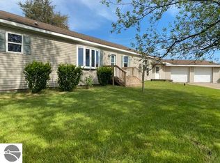 9992 S Green Rd, Shepherd, MI 48883