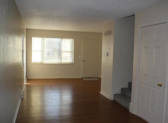 3rd image of 906 S Broadway St