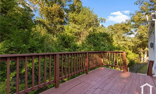 5 bed, 748 sqft, $4,324 — Photo 4