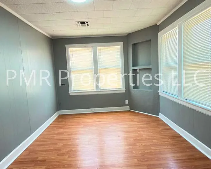 209 NW 6th St — Photo 5